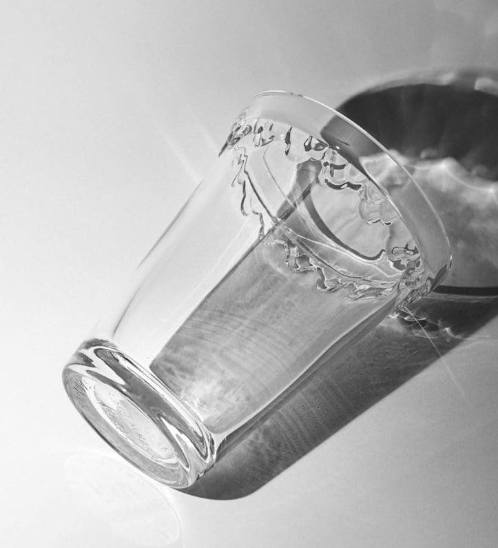 Bergs-Potter_kobenhavner_vase_glass_I7A0127_cropped_BW_jk_sm-723x1030.jpg